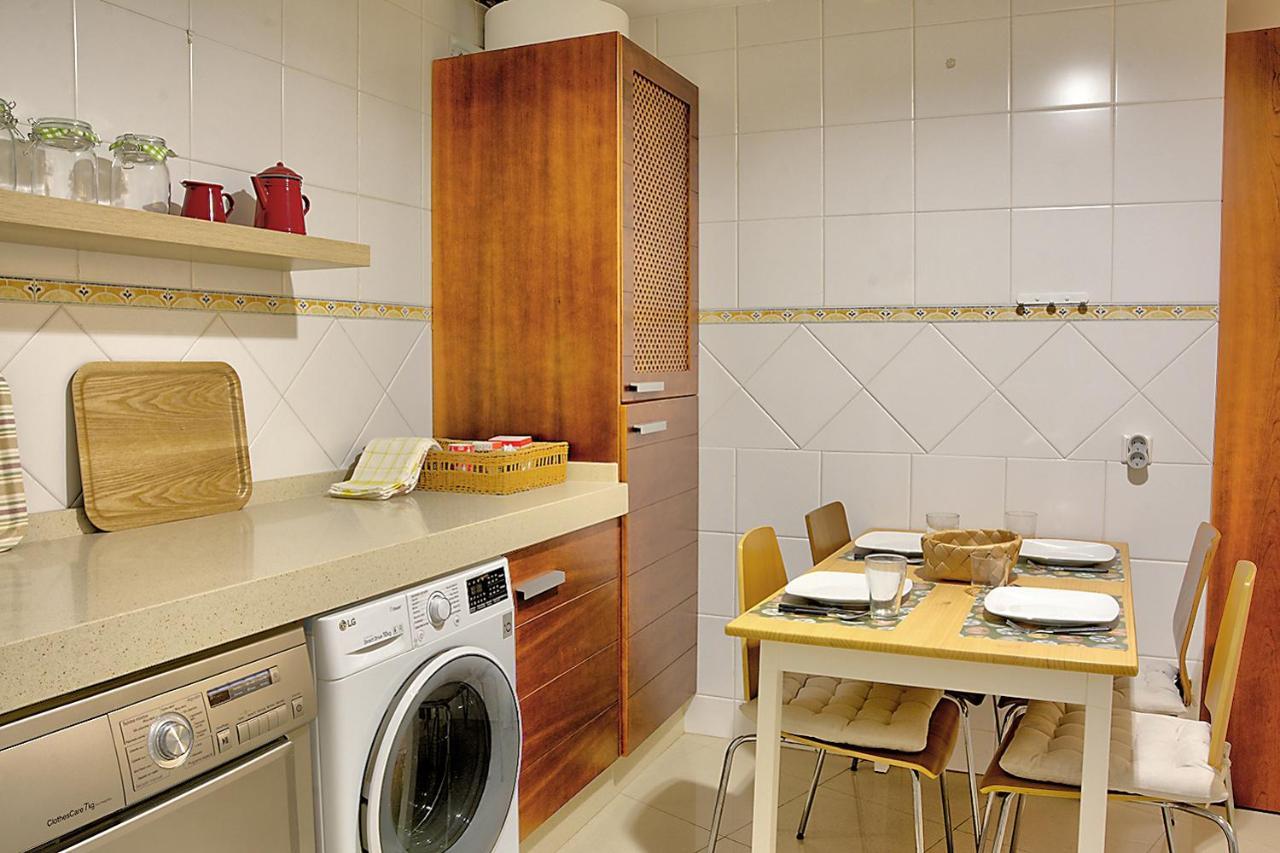 San Bernardo Family Apartment Seville Exterior photo